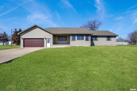 301 W Larson Ave, Cherry, IL 61317