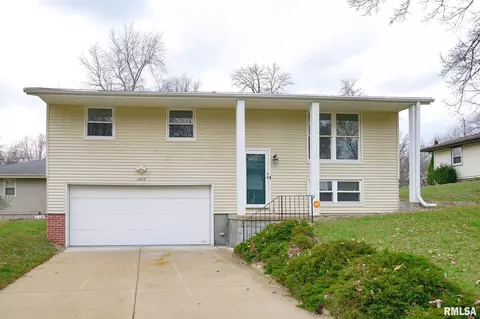 3805 N Walround Ln, Peoria, IL 61615
