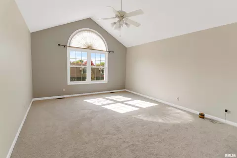 2111 W Murphy Dr, Dunlap, IL 61525 photo 17