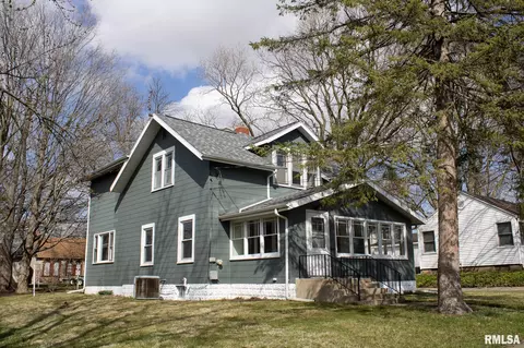 311 E James St, Eureka, IL 61530 photo 4