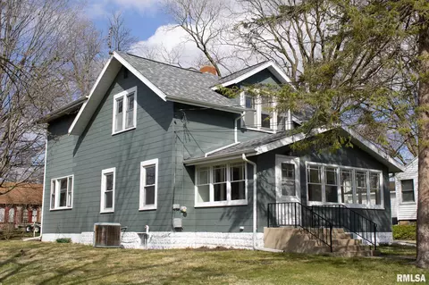 311 E James St, Eureka, IL 61530 photo 2