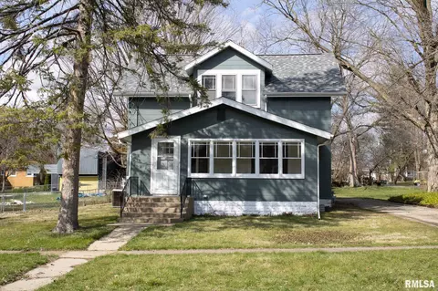 311 E James St, Eureka, IL 61530 photo 3