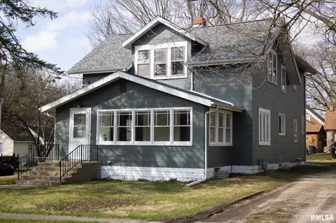 311 E James St, Eureka, IL 61530