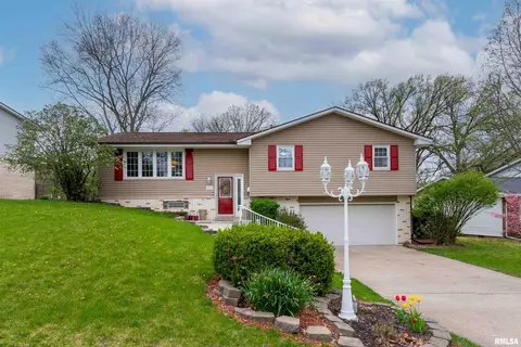 6719 N Redwood Ct, Peoria, IL 61614