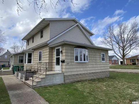 388 N Cone St, Farmington, IL 61531