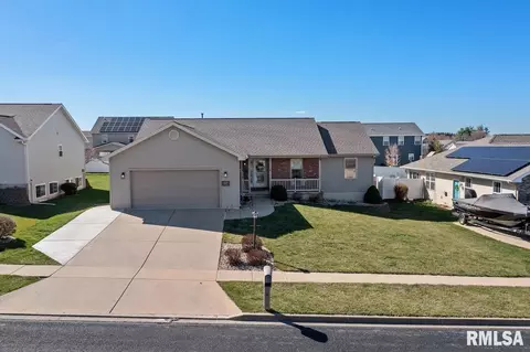 816 Anne St, Washington, IL 61571