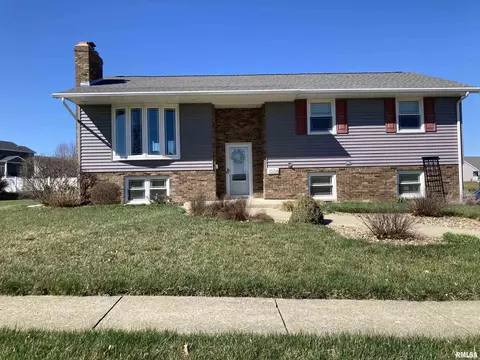 1008 Westminster Dr, Washington, IL 61571