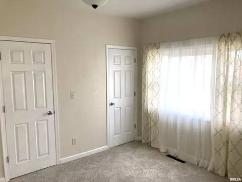 753 S 3rd Ave, Canton, IL 61520 photo 9