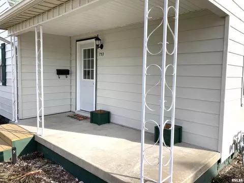 753 S 3rd Ave, Canton, IL 61520 photo 2
