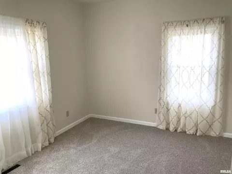753 S 3rd Ave, Canton, IL 61520 photo 12