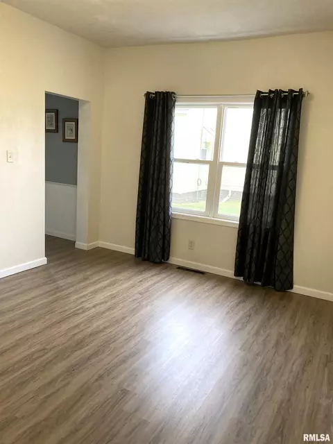 753 S 3rd Ave, Canton, IL 61520 photo 7