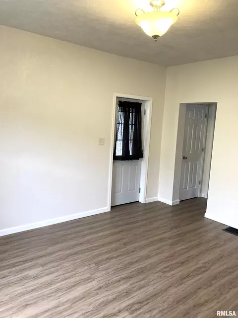 753 S 3rd Ave, Canton, IL 61520 photo 6