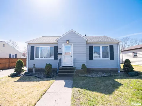 1416 Anna Rd, Pekin, IL 61554