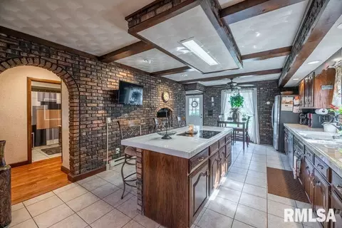 7055 Siesta Dr, Delavan, IL 61734 photo 5