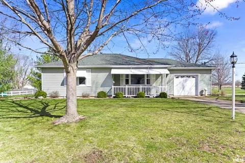 513 W Ash St, Elmwood, IL 61529