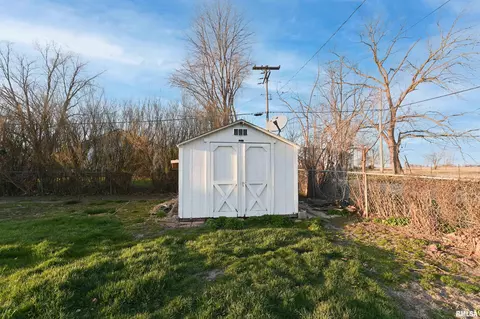 Exterior - 1198 Clark St, Lowpoint, IL 61545 photo 2 of 3
