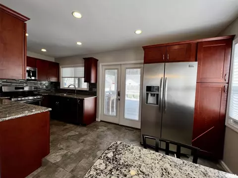737 Memorial Dr, Macomb, IL 61455 photo 8
