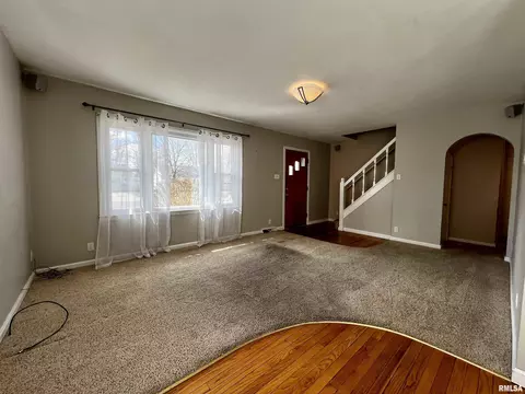 737 Memorial Dr, Macomb, IL 61455 photo 3
