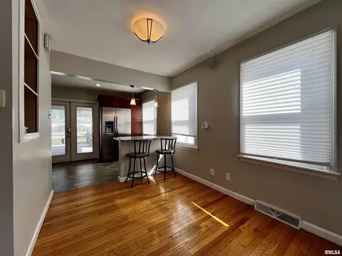 737 Memorial Dr, Macomb, IL 61455 photo 5