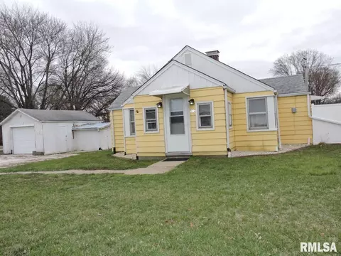 972 Hanna Dr, Pekin, IL 61554