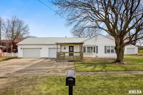 206 S East St, Tremont, IL 61568