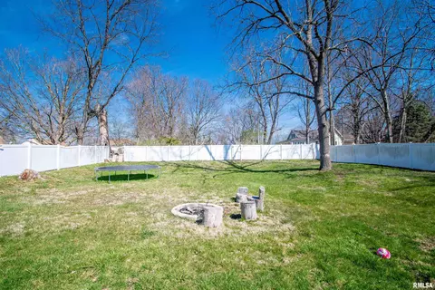 Exterior - 105 E Reagan Dr, Eureka, IL 61530 photo 5 of 5