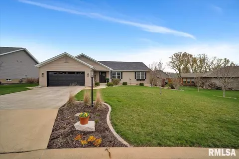 203 Grandyle Dr, Washington, IL 61571