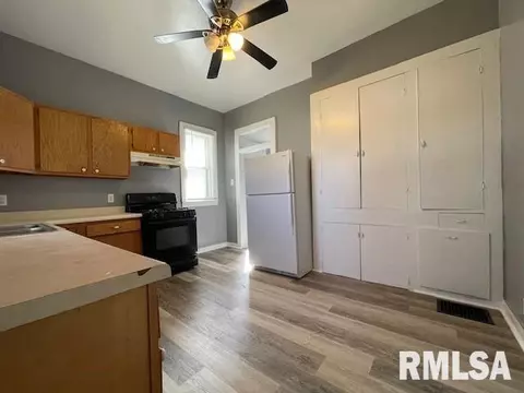 224 W Pierce St, Macomb, IL 61455 photo 4
