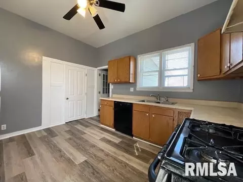 224 W Pierce St, Macomb, IL 61455 photo 5
