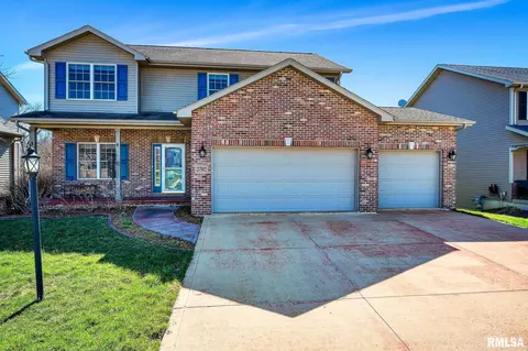 2702 W Stonehenge Ct, Peoria, IL 61615