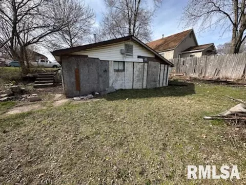 1408 S 12th St, Pekin, IL 61554