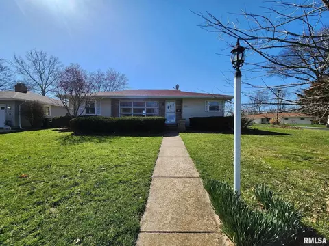 4027 N Keenland Ave, Peoria, IL 61614