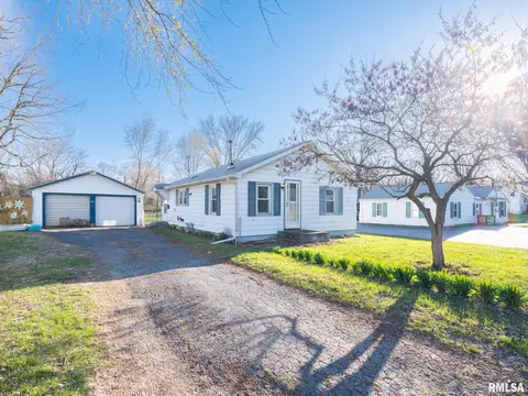 1414 Henry St, Pekin, IL 61554