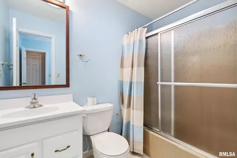 Bath - 1476 County Road 800 N, Eureka, IL 61530 photo 2 of 6