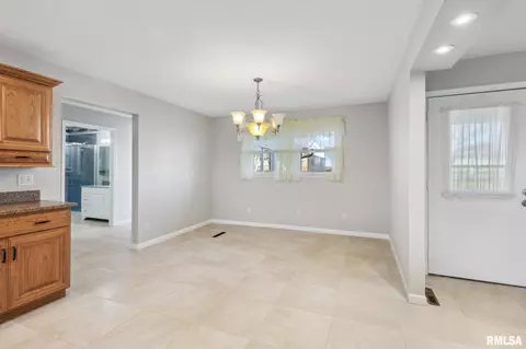 Entry Way - 1476 County Road 800 N, Eureka, IL 61530 photo 1 of 6