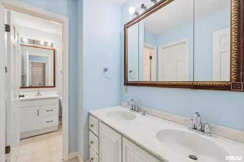 Bath - 1476 County Road 800 N, Eureka, IL 61530 photo 1 of 6