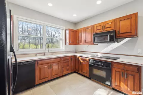 Kitchen - 1476 County Road 800 N, Eureka, IL 61530 photo 3 of 4