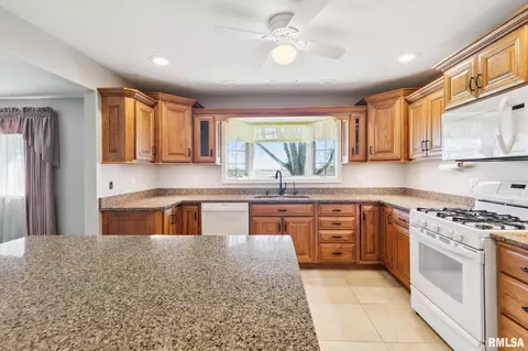 Kitchen - 1476 County Road 800 N, Eureka, IL 61530 photo 2 of 4