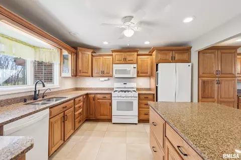 Kitchen - 1476 County Road 800 N, Eureka, IL 61530 photo 1 of 4