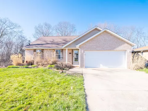 417 Avondale Dr, East Peoria, IL 61611