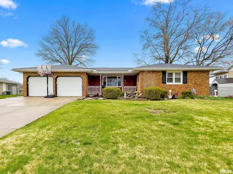 413 Longbow Dr, Peoria, IL 61604