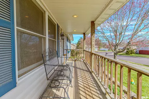 3 Fox Point Ct, Pekin, IL 61554 photo 4
