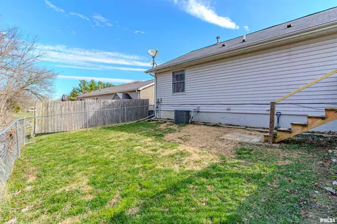 3 Fox Point Ct, Pekin, IL 61554 photo 7