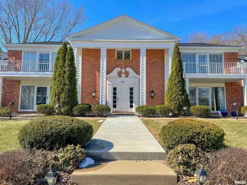 341 Country Club Dr, Pekin, IL 61554