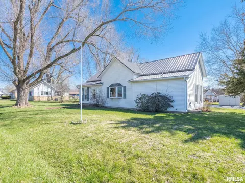 201 E 6th Ave, Glasford, IL 61533