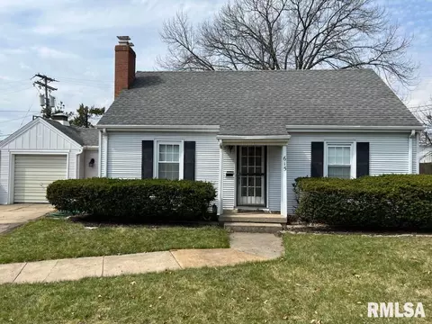 615 W Belmar Cir, Peoria, IL 61614