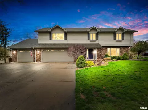 606 Firethorn Dr, Washington, IL 61571