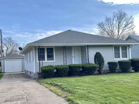 98 Van Dyke Dr, Canton, IL 61520