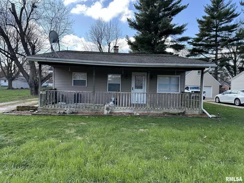214 E Sheridan St, Manito, IL 61546