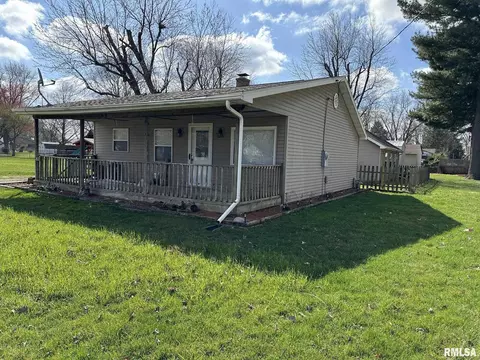 214 E Sheridan St, Manito, IL 61546 photo 4